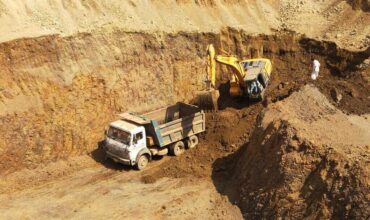 Competitive Strategy in a Glutted Market: How Mineral Producers Thrive Amid Global Oversupply